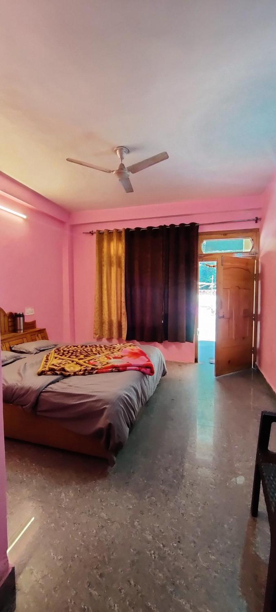 Flipsyde Retreat Hotel Касол Екстериор снимка