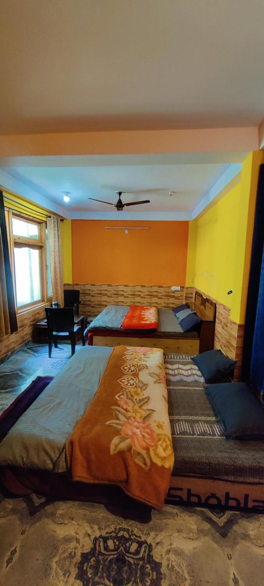 Flipsyde Retreat Hotel Касол Екстериор снимка