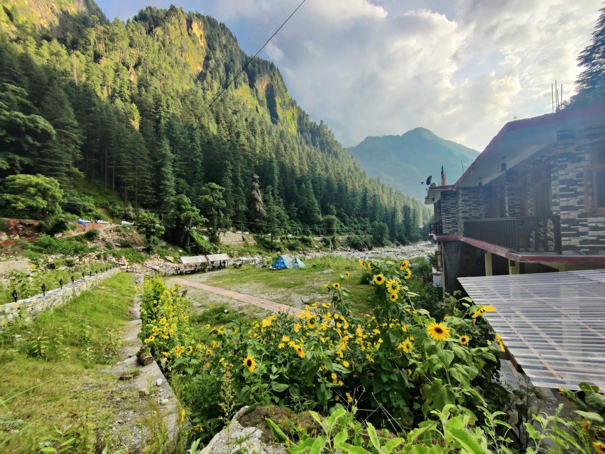 Flipsyde Retreat Hotel Касол Екстериор снимка