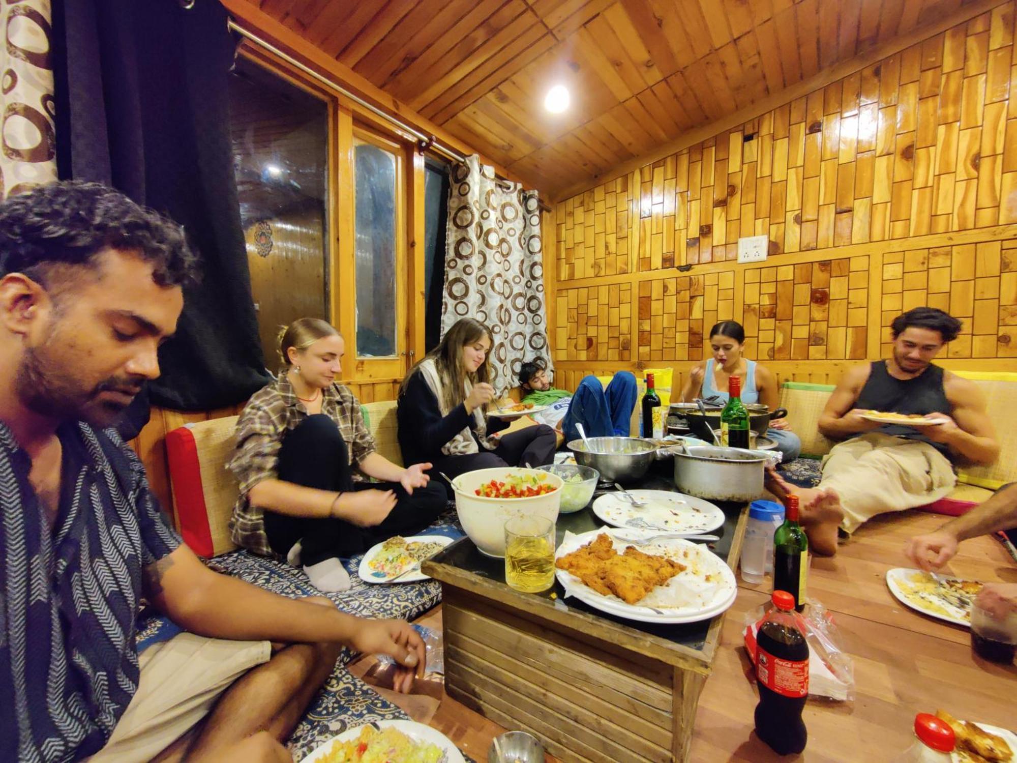 Flipsyde Retreat Hotel Касол Екстериор снимка