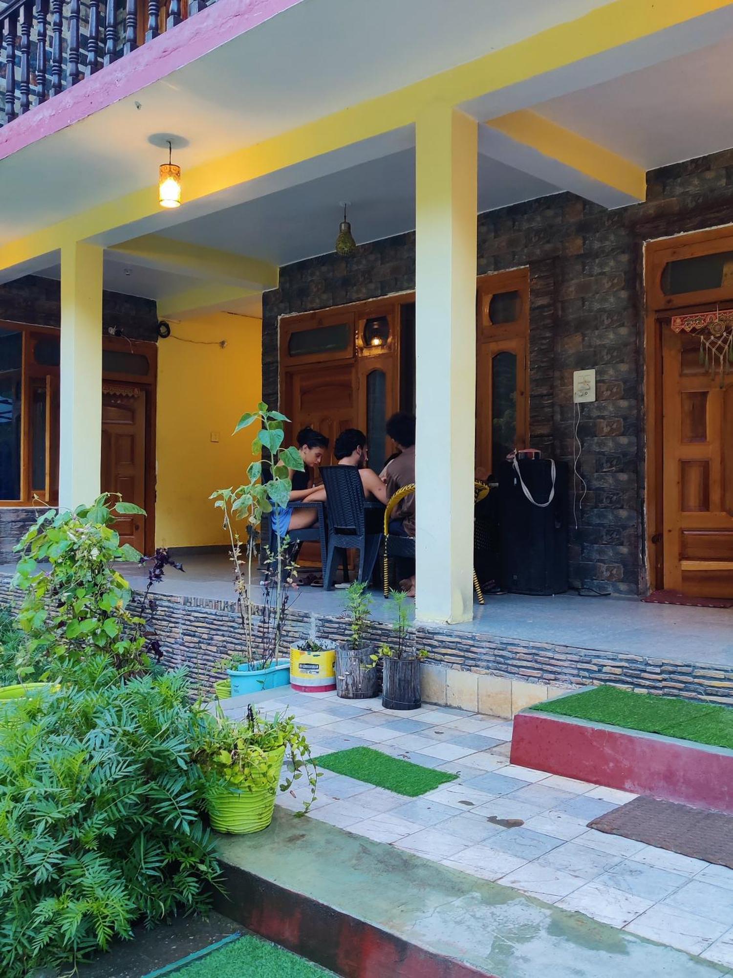 Flipsyde Retreat Hotel Касол Екстериор снимка