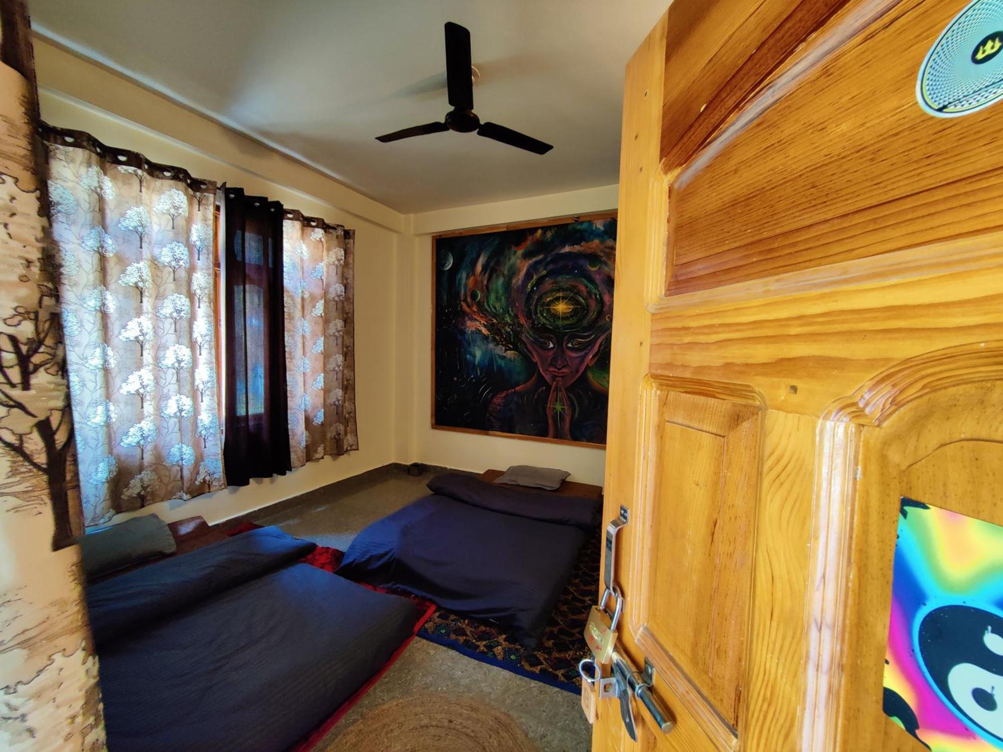 Flipsyde Retreat Hotel Касол Екстериор снимка