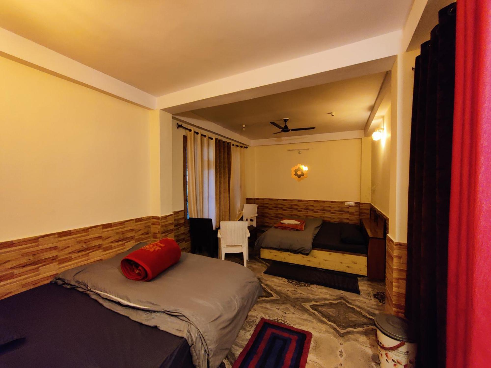 Flipsyde Retreat Hotel Касол Екстериор снимка