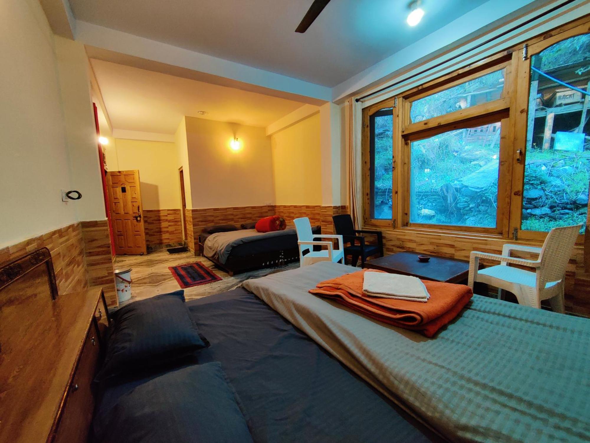 Flipsyde Retreat Hotel Касол Екстериор снимка