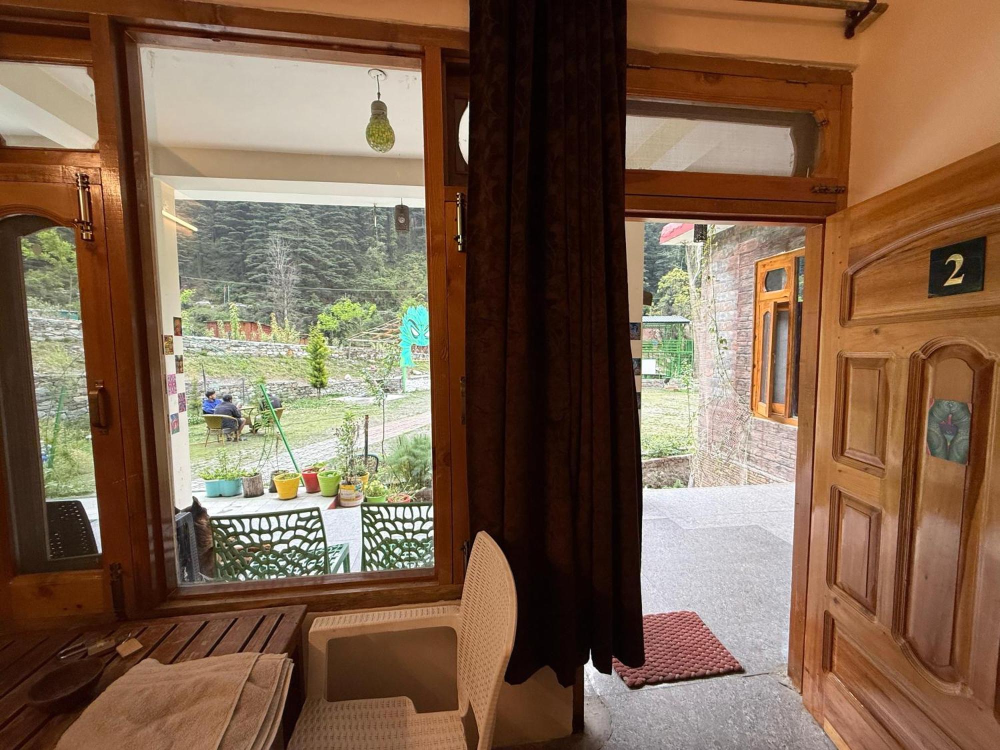 Flipsyde Retreat Hotel Касол Екстериор снимка