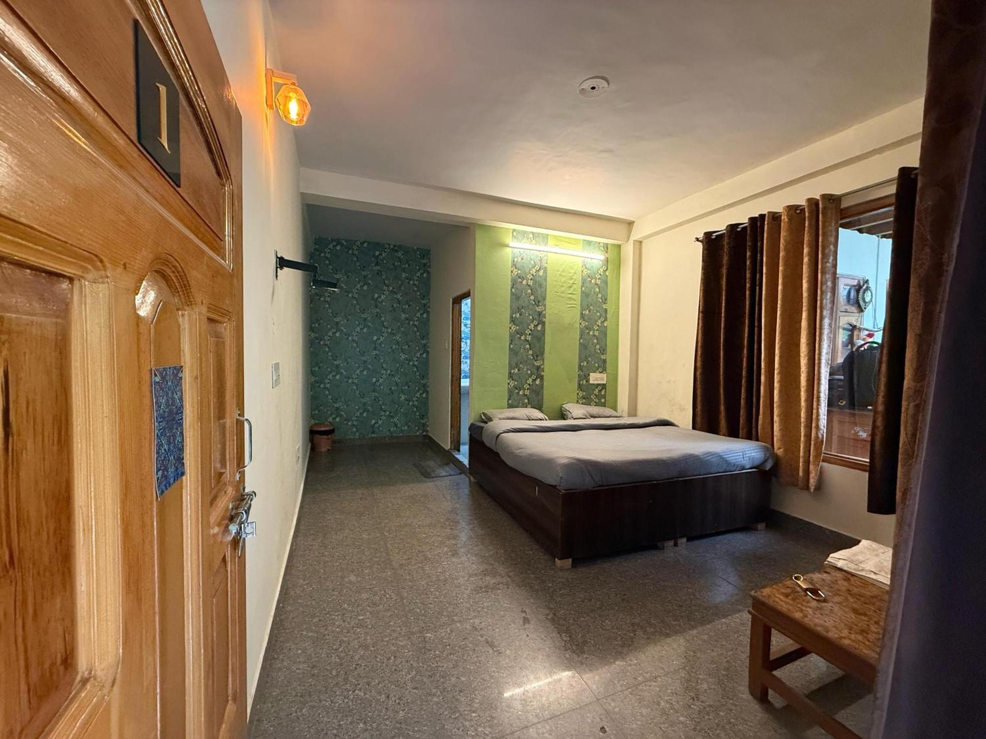 Flipsyde Retreat Hotel Касол Екстериор снимка