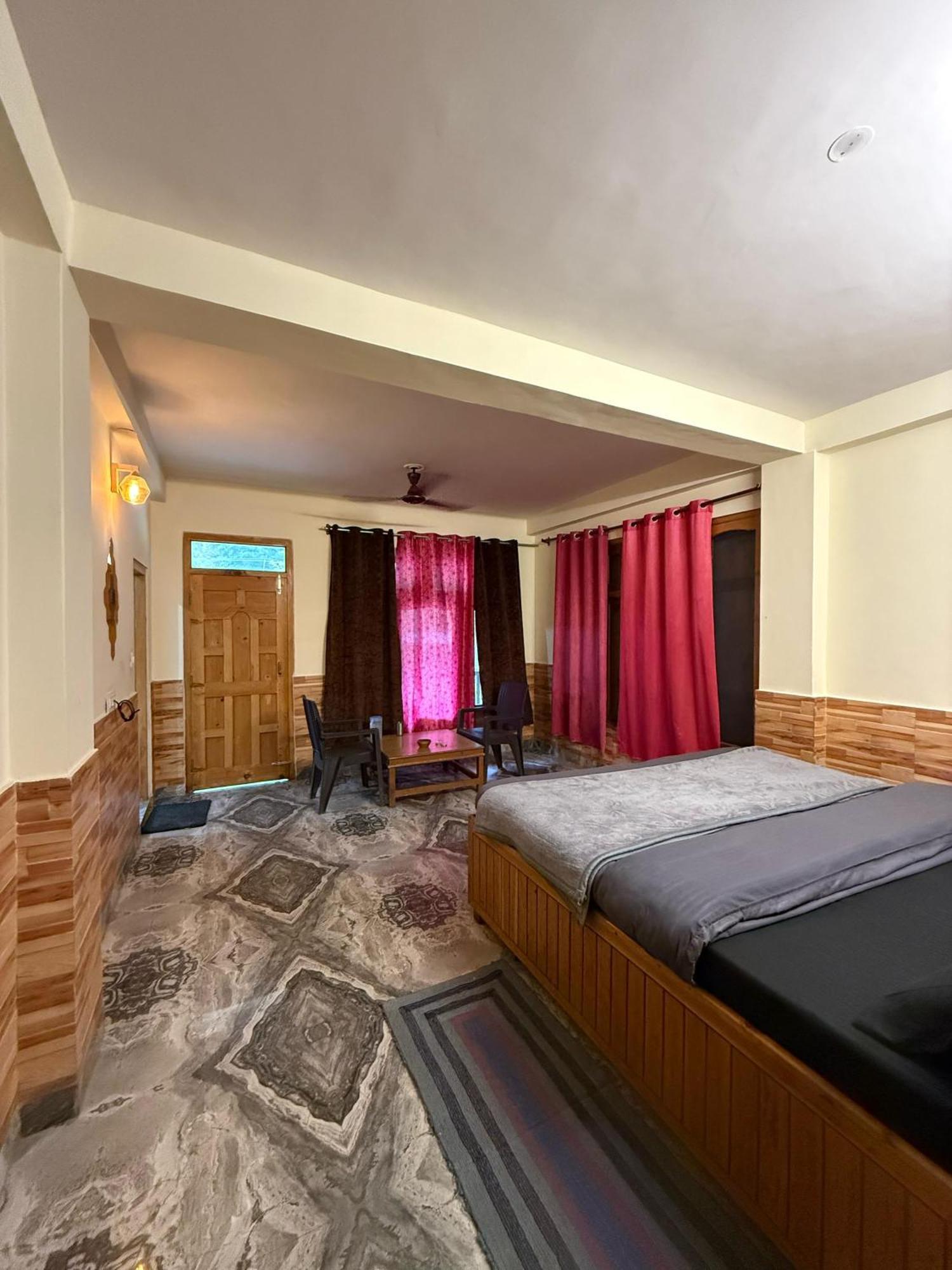 Flipsyde Retreat Hotel Касол Екстериор снимка