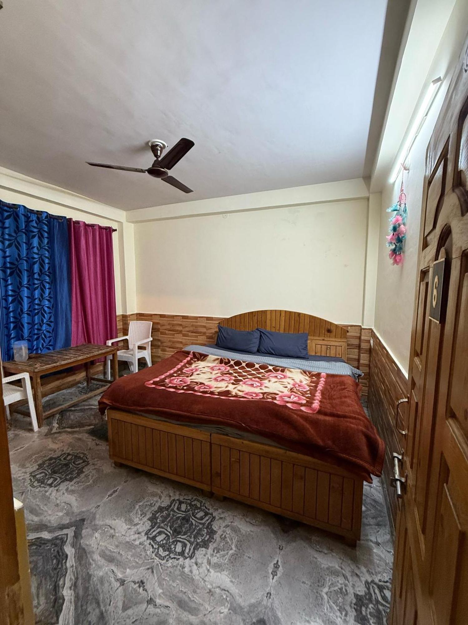 Flipsyde Retreat Hotel Касол Екстериор снимка